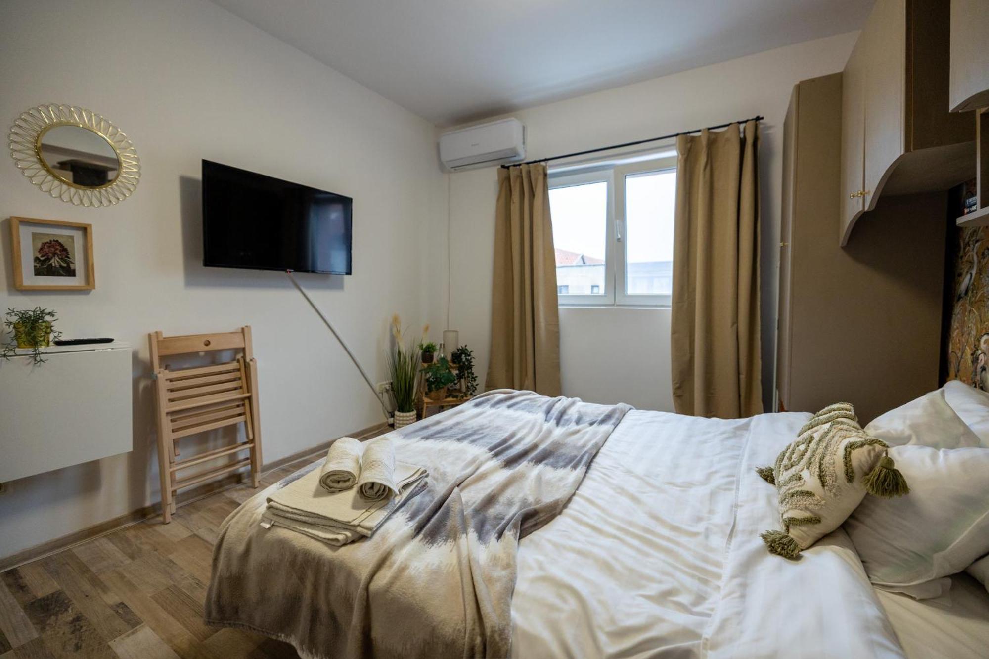 Cozy Studio Retreat - Quiet, Premium Stay Timisoara Exterior photo